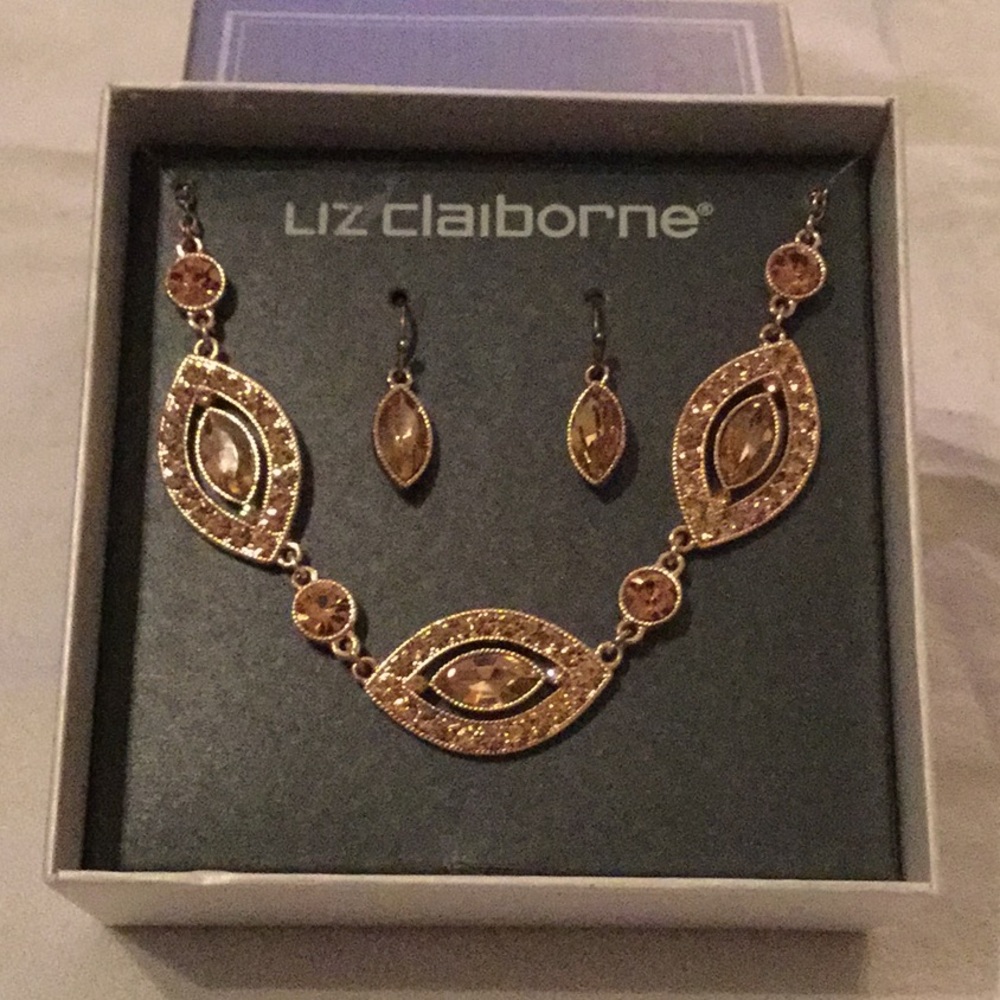 🌻NWT Just Too Fabulous New Rhinestone Necklace / Earrings Set 🌻